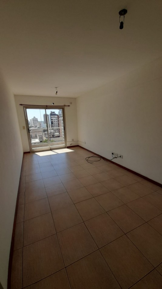 Departamento 2 ambientes en alquiler · 9° piso · Cochera · Lomas de Zamora centro