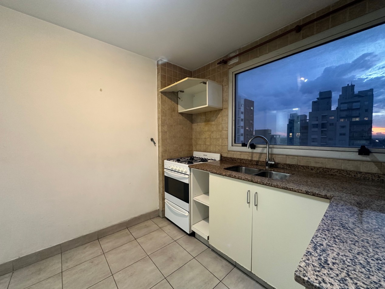 Departamento 2 ambientes en alquiler · 9° piso · Cochera · Lomas de Zamora centro