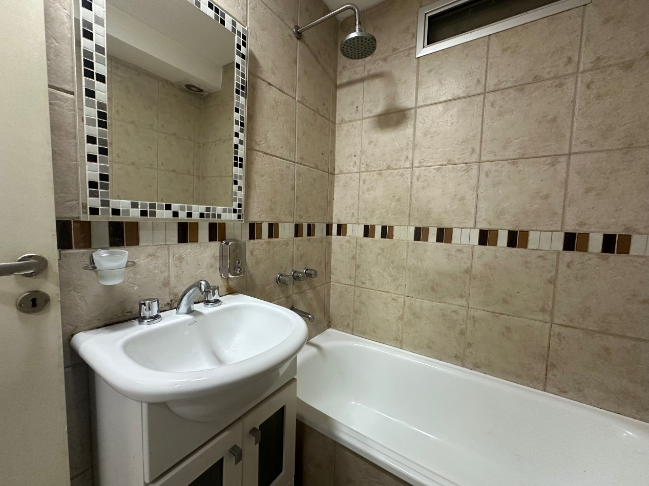 Departamento 2 ambientes en alquiler · 9° piso · Cochera · Lomas de Zamora centro