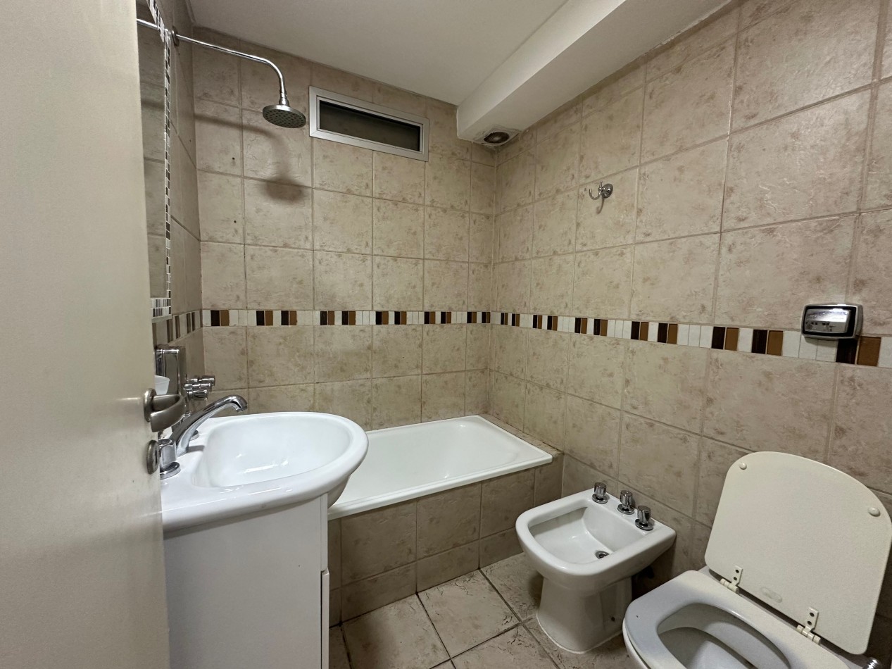Departamento 2 ambientes en alquiler · 9° piso · Cochera · Lomas de Zamora centro