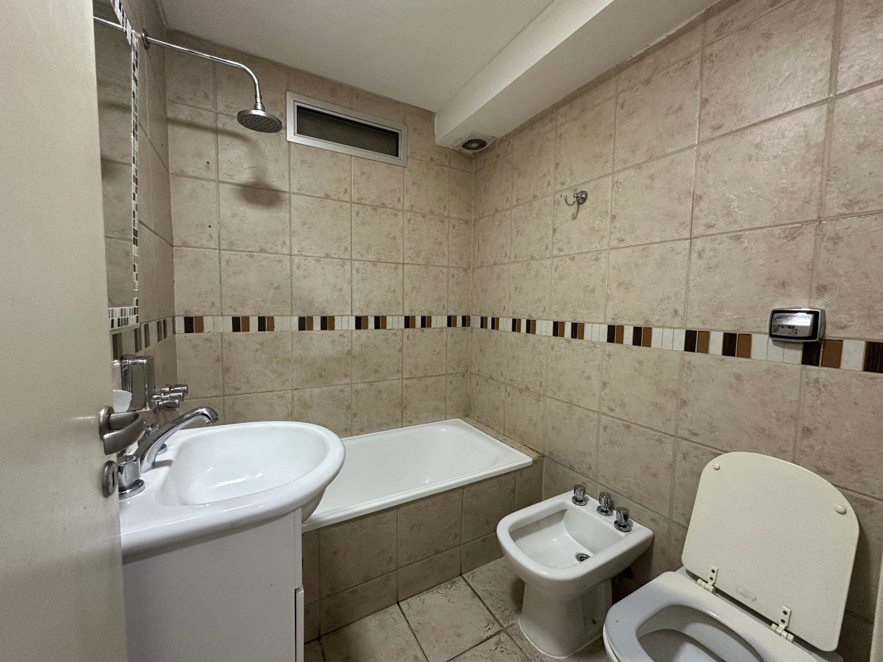 Departamento 2 ambientes en alquiler · 9° piso · Cochera · Lomas de Zamora centro