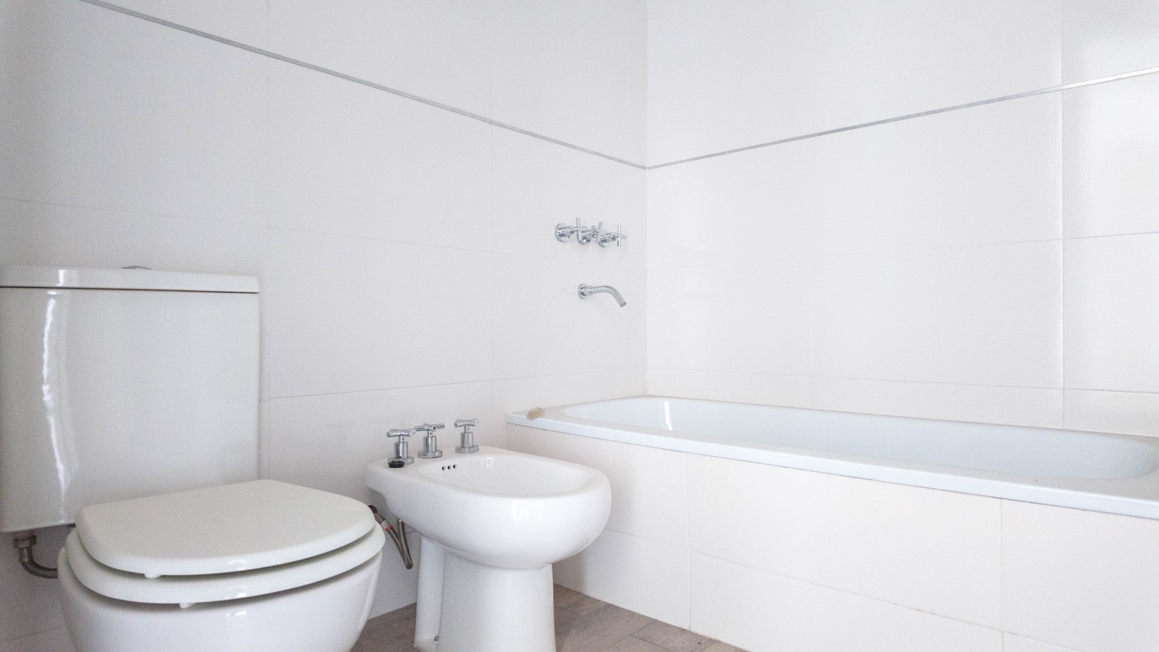 VENTA 3 ambientes con cochera y amenities - Piso MEDIO - Remedios de Escalada