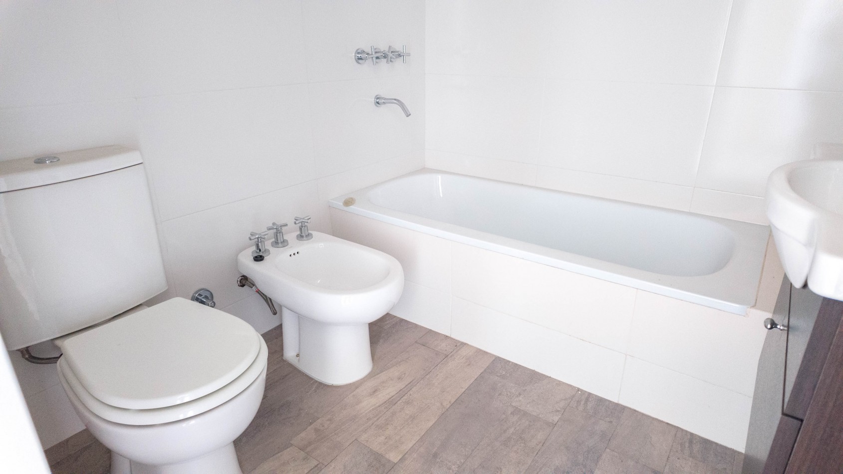 VENTA 3 ambientes con cochera y amenities - Piso MEDIO - Remedios de Escalada