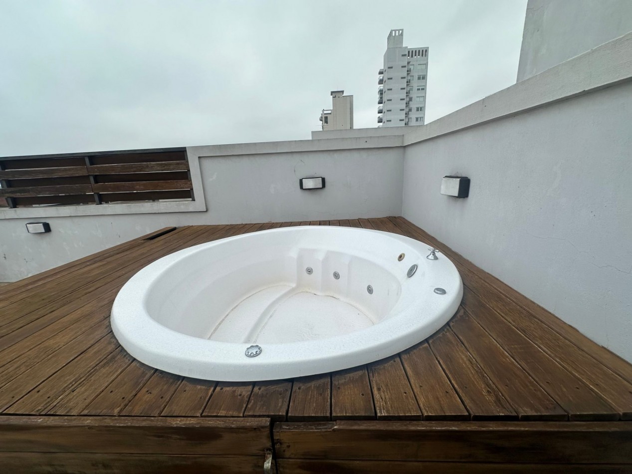 DEPARTAMENTO TIPO LOFT EN  ALQUILER DE 2 AMBIENTES CON TERRAZA PARRILLA YACUZZI  LOMAS CENTRO