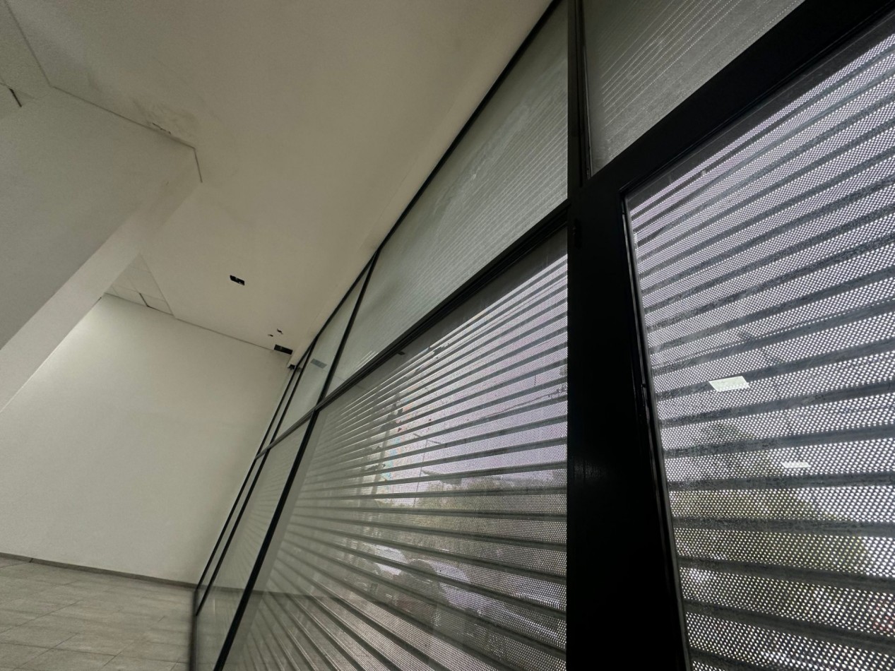 LOCAL COMERCIAL EN ALQUILER | 29 DE SEPTIEMBRE 3840, REMEDIOS DE ESCALADA Superficie: aprox. 300 m² | Frente: aprox. 12 m | Profundidad: aprox. 25 m