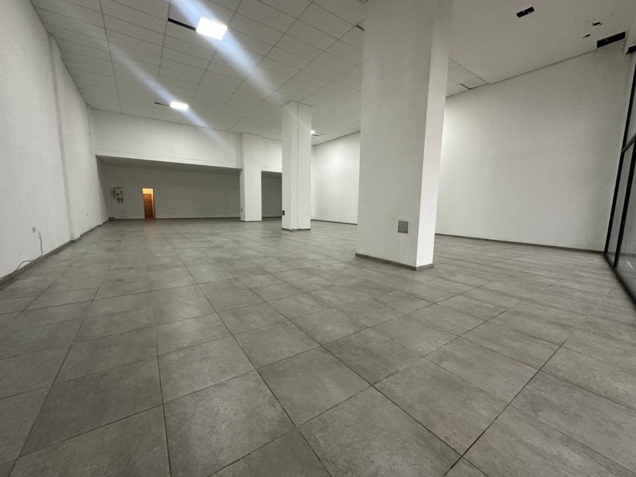 LOCAL COMERCIAL EN ALQUILER | 29 DE SEPTIEMBRE 3840, REMEDIOS DE ESCALADA Superficie: aprox. 300 m² | Frente: aprox. 12 m | Profundidad: aprox. 25 m