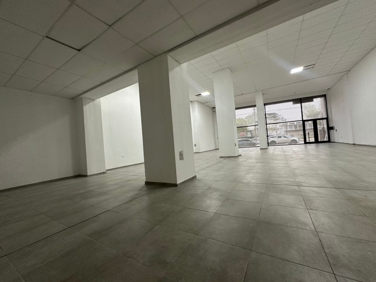 LOCAL COMERCIAL EN ALQUILER | 29 DE SEPTIEMBRE 3840, REMEDIOS DE ESCALADA Superficie: aprox. 300 m² | Frente: aprox. 12 m | Profundidad: aprox. 25 m