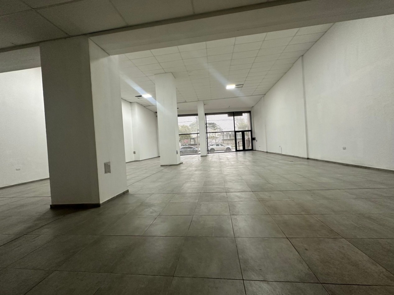LOCAL COMERCIAL EN ALQUILER | 29 DE SEPTIEMBRE 3840, REMEDIOS DE ESCALADA Superficie: aprox. 300 m² | Frente: aprox. 12 m | Profundidad: aprox. 25 m
