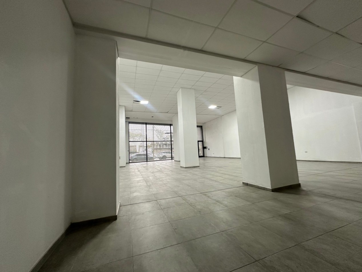 LOCAL COMERCIAL EN ALQUILER | 29 DE SEPTIEMBRE 3840, REMEDIOS DE ESCALADA Superficie: aprox. 300 m² | Frente: aprox. 12 m | Profundidad: aprox. 25 m
