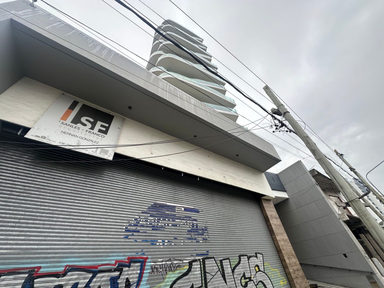 LOCAL COMERCIAL EN ALQUILER | 29 DE SEPTIEMBRE 3840, REMEDIOS DE ESCALADA Superficie: aprox. 300 m² | Frente: aprox. 12 m | Profundidad: aprox. 25 m