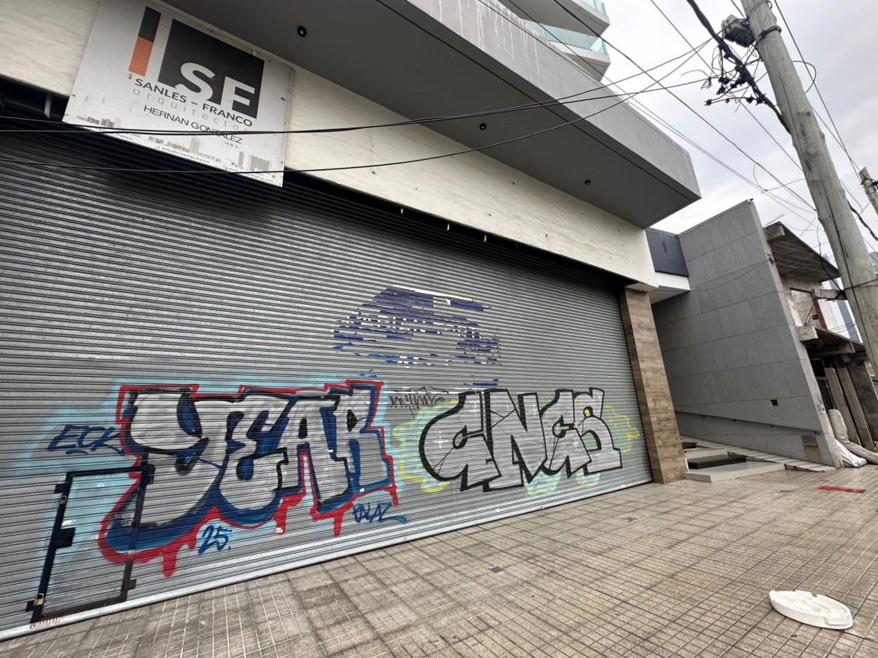 LOCAL COMERCIAL EN ALQUILER | 29 DE SEPTIEMBRE 3840, REMEDIOS DE ESCALADA Superficie: aprox. 300 m² | Frente: aprox. 12 m | Profundidad: aprox. 25 m