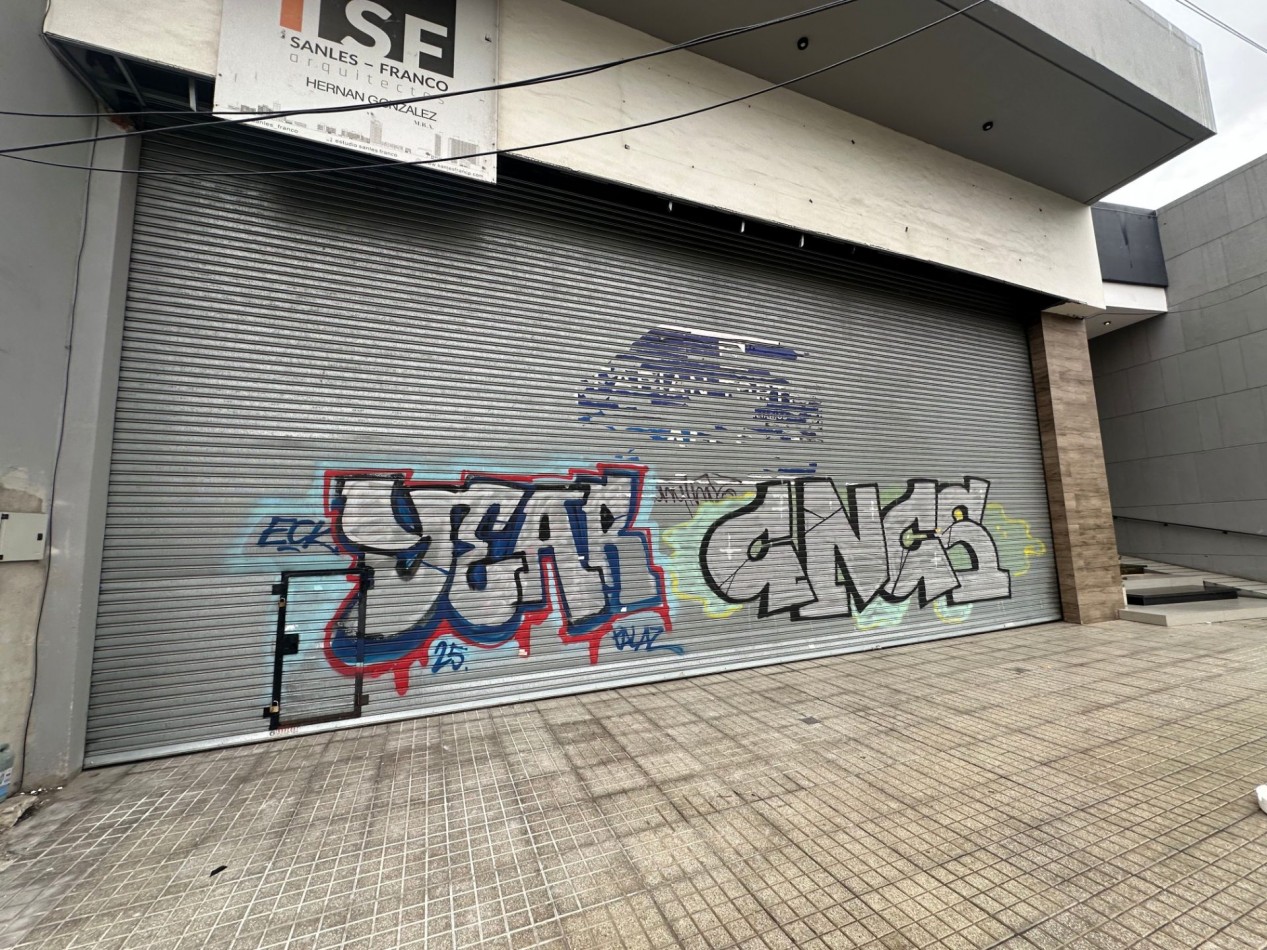 LOCAL COMERCIAL EN ALQUILER | 29 DE SEPTIEMBRE 3840, REMEDIOS DE ESCALADA Superficie: aprox. 300 m² | Frente: aprox. 12 m | Profundidad: aprox. 25 m