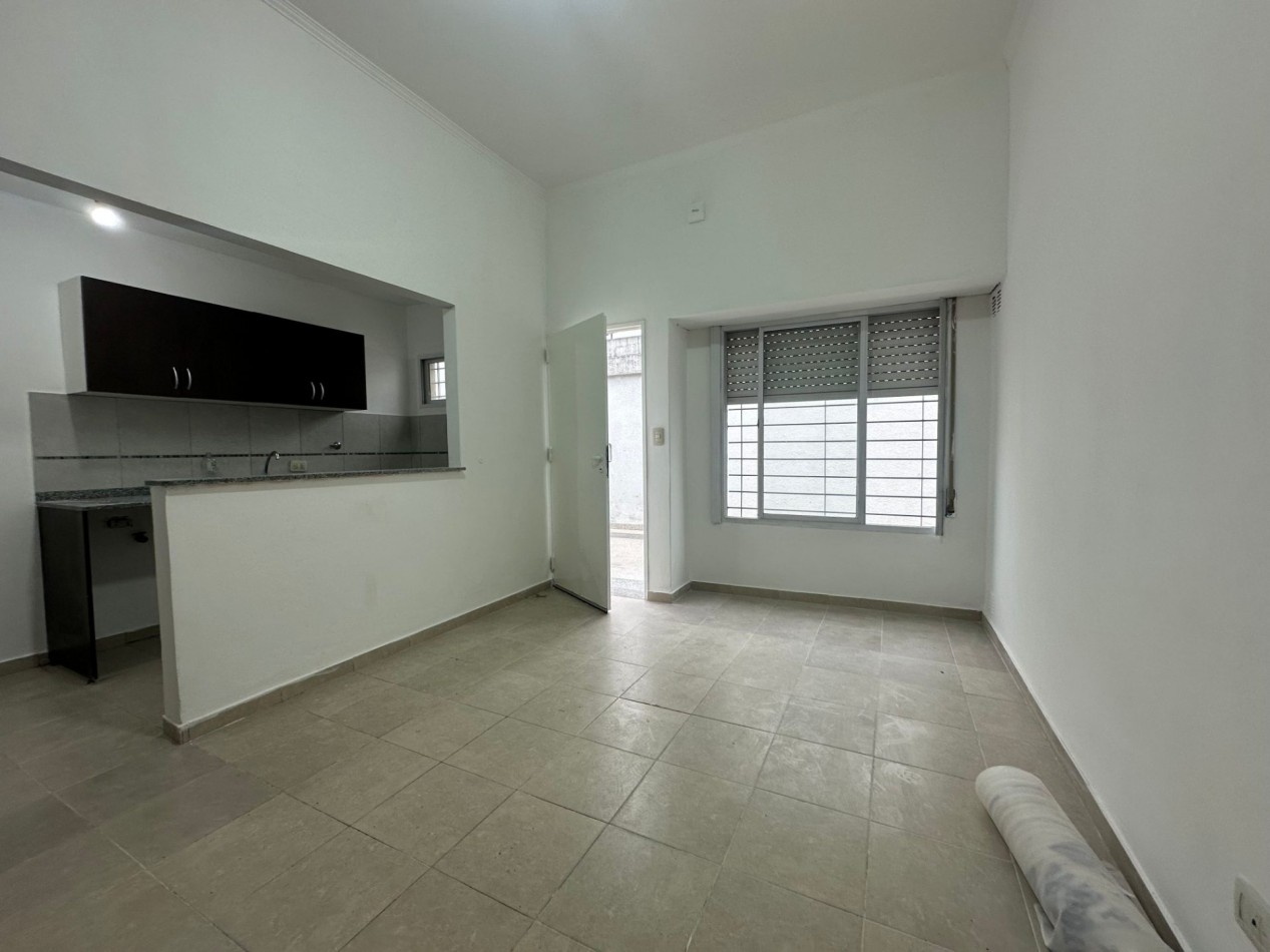 Moderno departamento de 2 amb con cochera sin expensas en Lanus