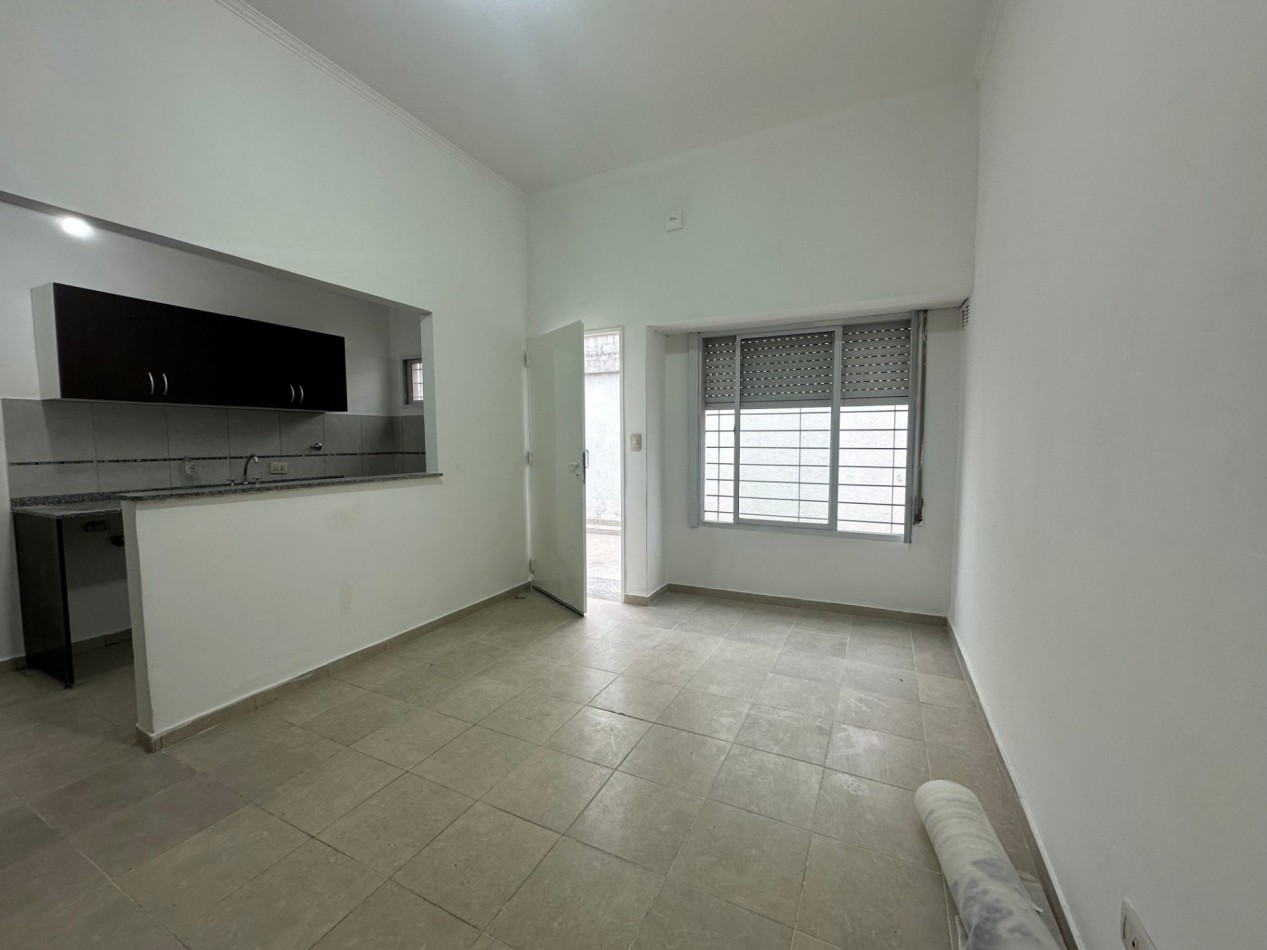 Moderno departamento de 2 amb con cochera sin expensas en Lanus