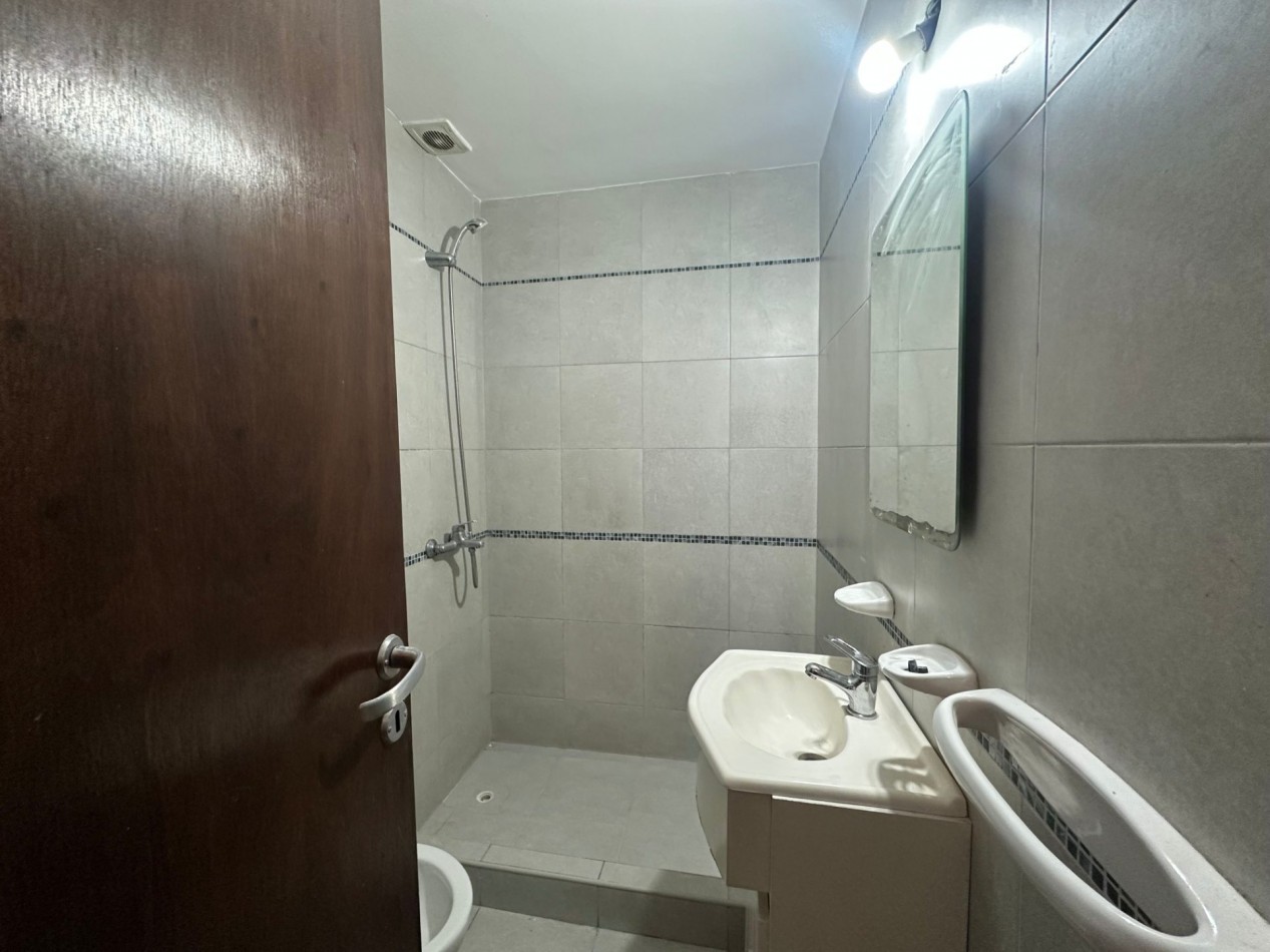 Moderno departamento de 2 amb con cochera sin expensas en Lanus