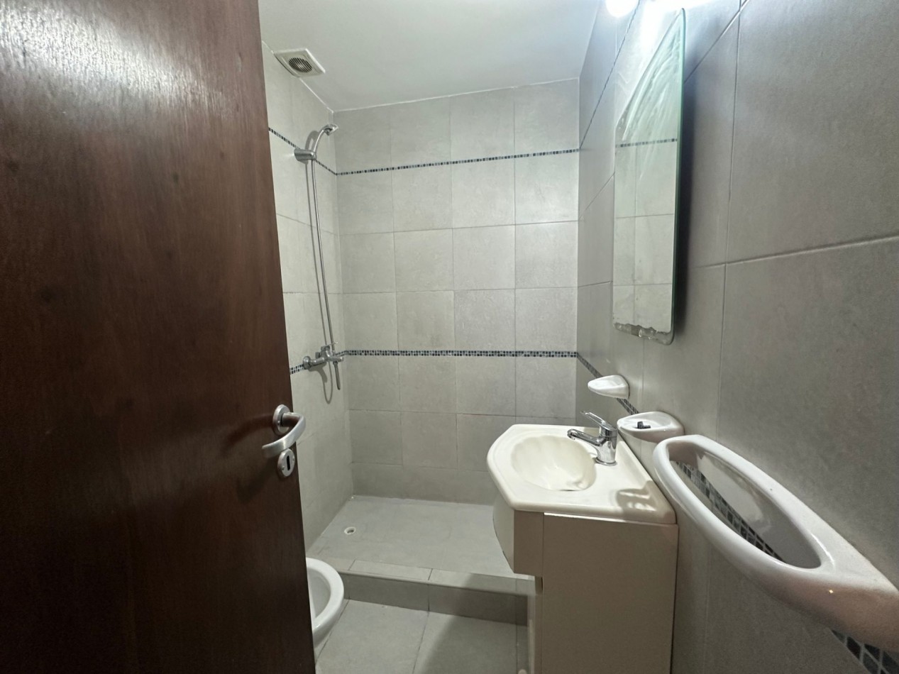 Moderno departamento de 2 amb con cochera sin expensas en Lanus