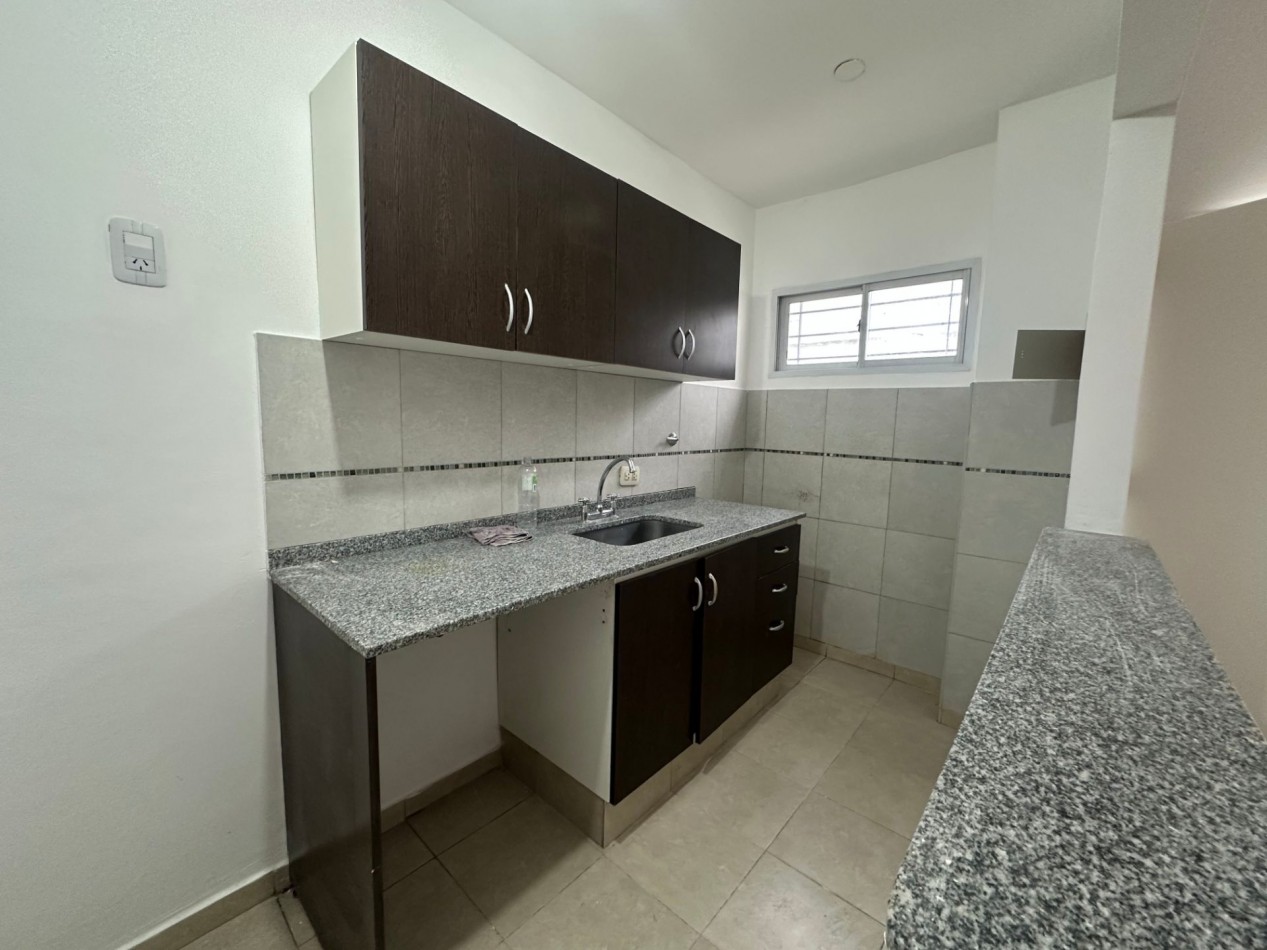 Moderno departamento de 2 amb con cochera sin expensas en Lanus