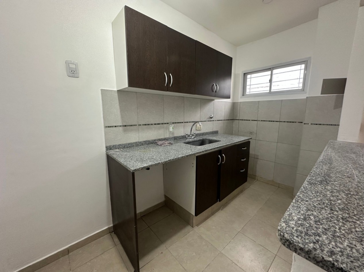 Moderno departamento de 2 amb con cochera sin expensas en Lanus