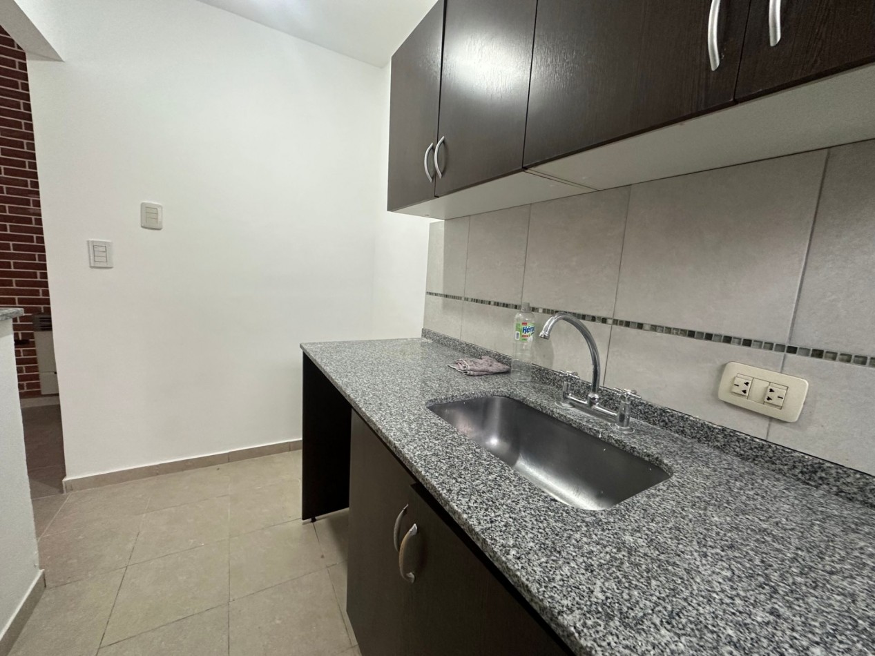 Moderno departamento de 2 amb con cochera sin expensas en Lanus