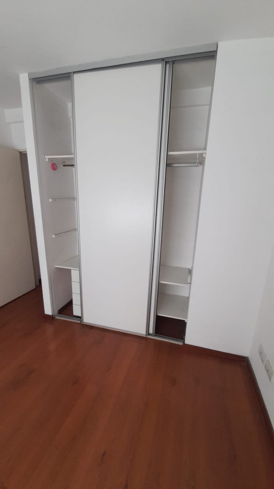 Departamento 2 ambientes con balcon al frente - Lomas de Zamora Centro