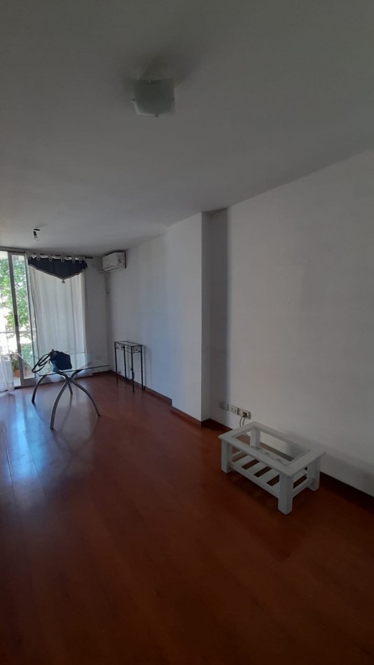 Departamento 2 ambientes con balcon al frente - Lomas de Zamora Centro