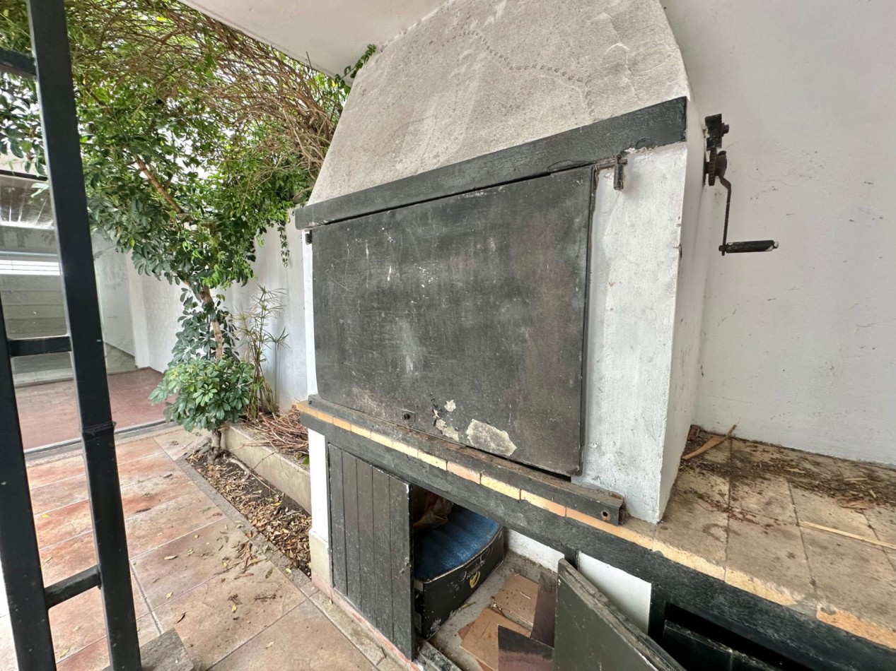 Departamento 3 ambientes en PB con patio, parrilla y cochera - Temperley