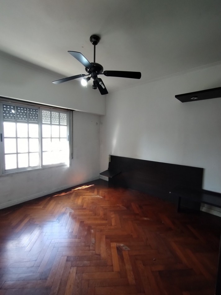 departamento de 2 ambientes 2do piso por escalera