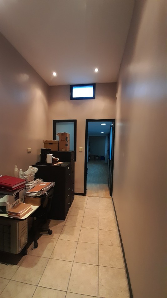 Amplia y moderna oficina en rivera al 200 a metros del centro de lomas de zamora