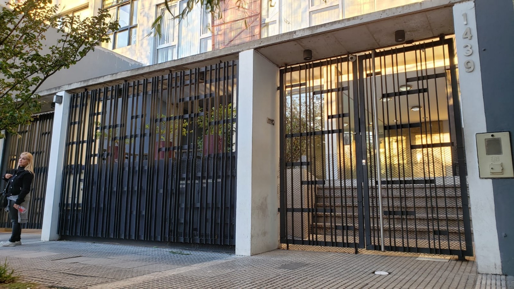 COCHERA  A LA VENTA frente a estacion banfield