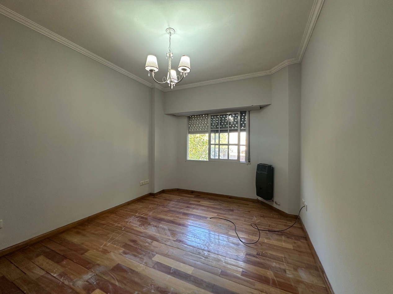 Alquiler Departamento 4 Ambientes con Cochera y Balcon - 3 Dormitorios - Alvear 350