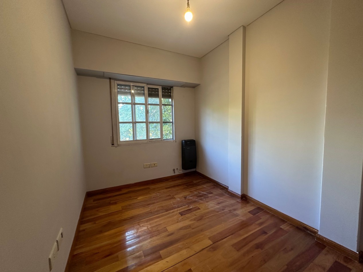 Alquiler Departamento 4 Ambientes con Cochera y Balcon - 3 Dormitorios - Alvear 350