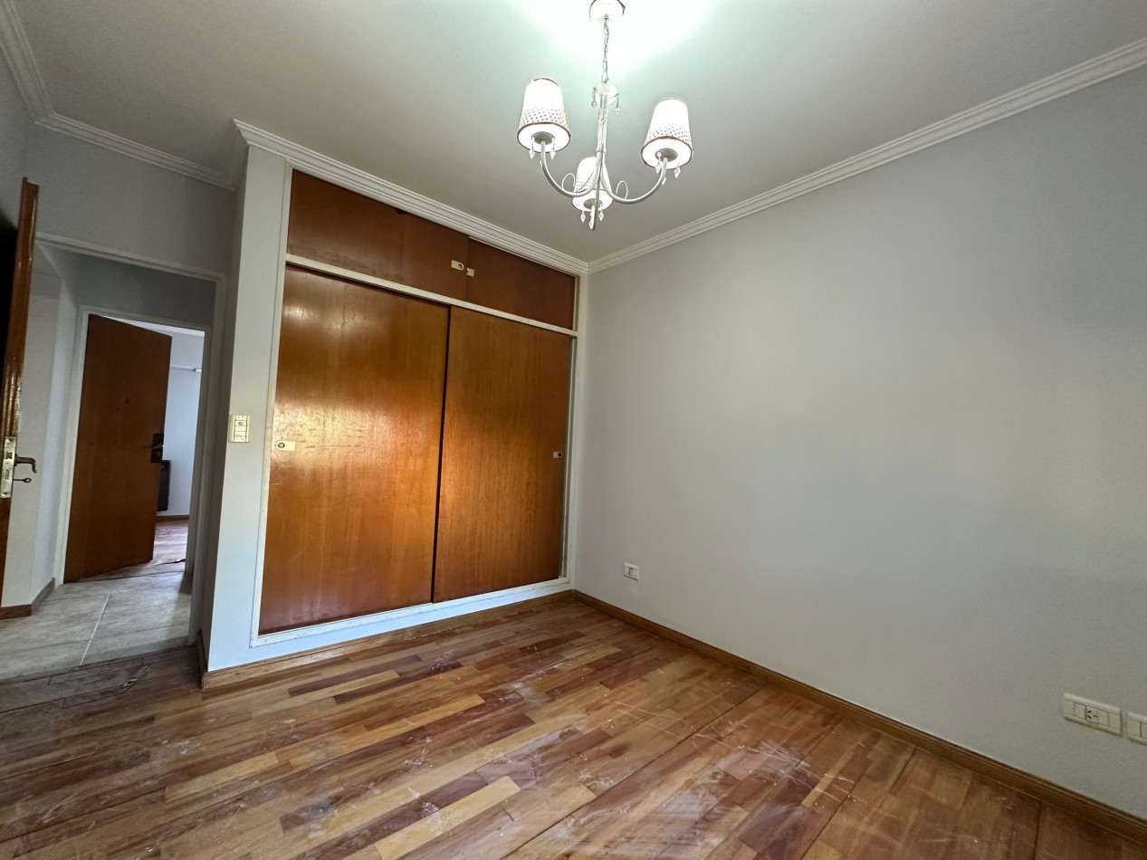 Alquiler Departamento 4 Ambientes con Cochera y Balcon - 3 Dormitorios - Alvear 350