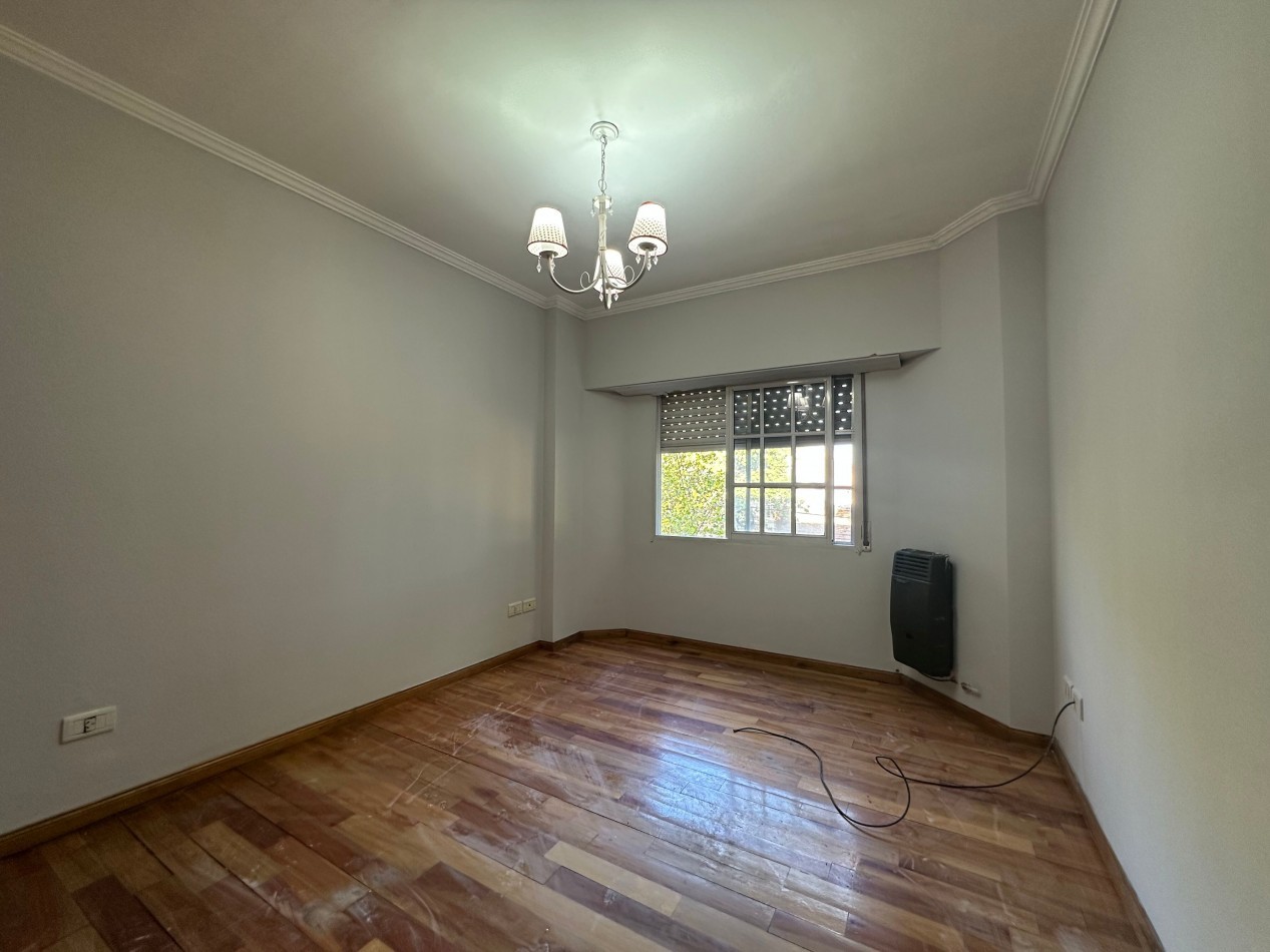 Alquiler Departamento 4 Ambientes con Cochera y Balcon - 3 Dormitorios - Alvear 350