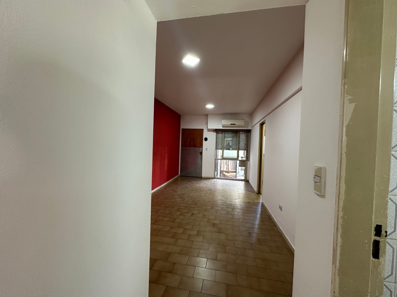 Departamento 2 ambientes amplio con cochera cubierta fija - Lomas de Zamora