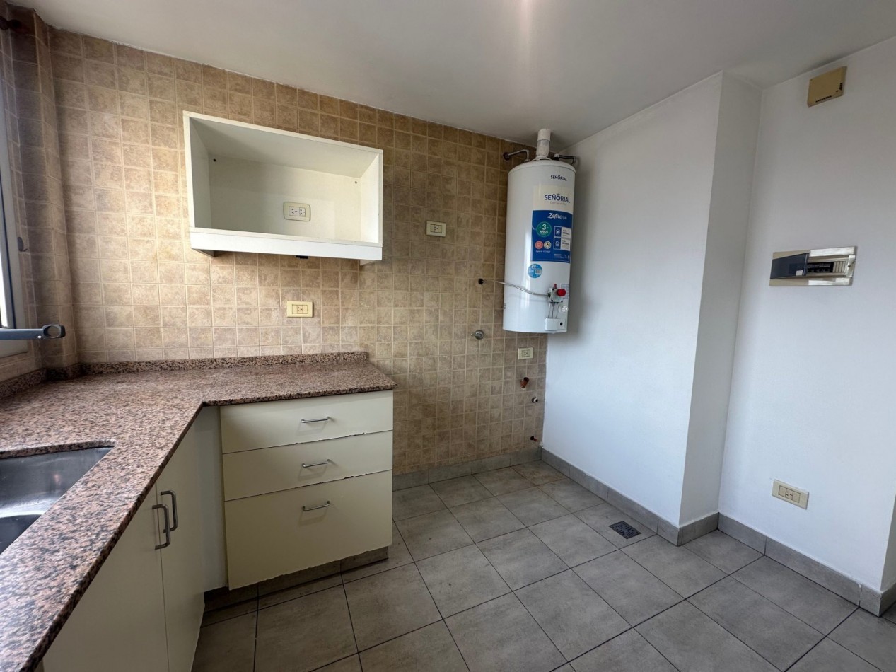 Departamento 2 ambientes en alquiler · 9° piso · Cochera · Lomas de Zamora centro