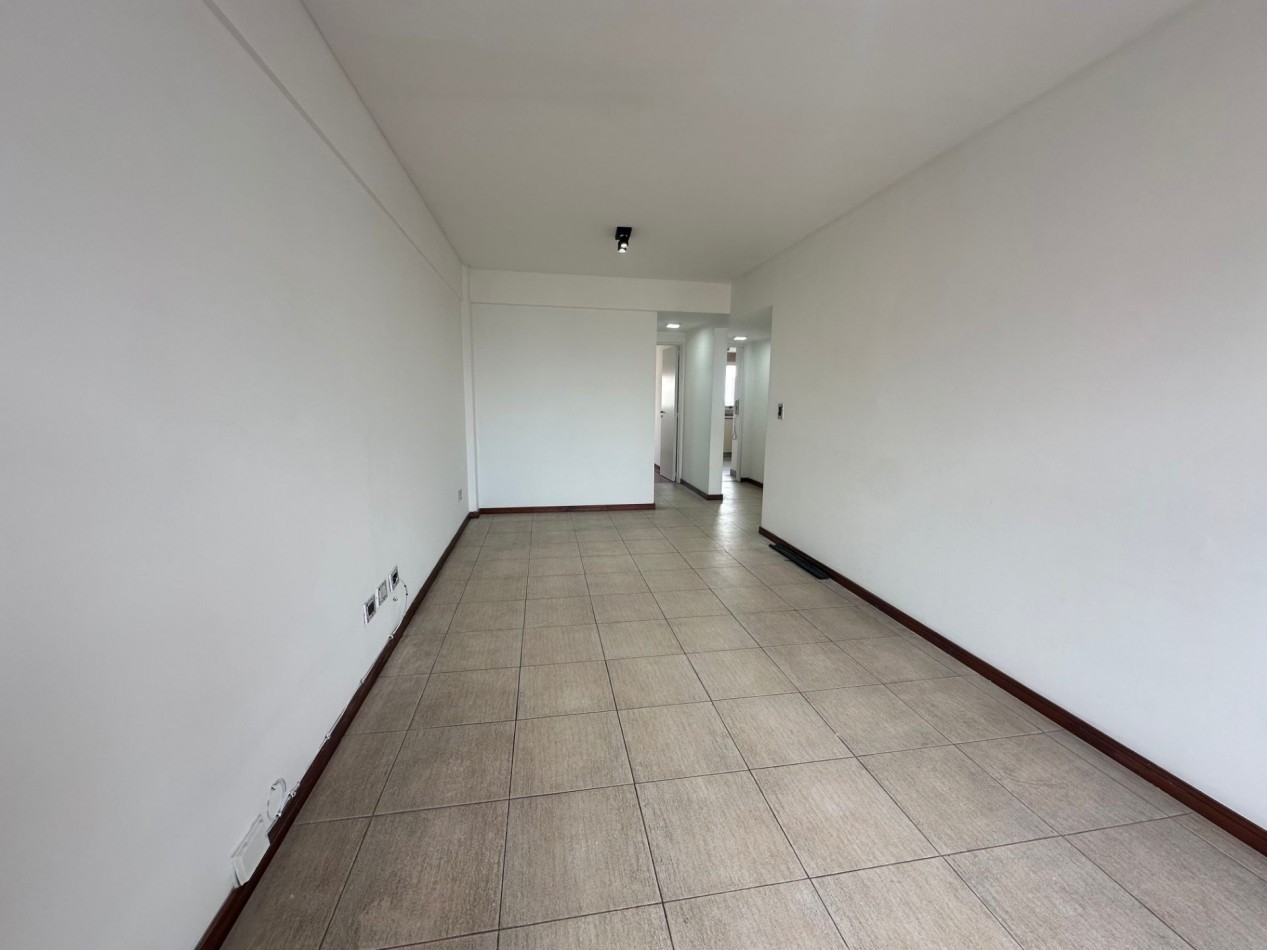 Departamento 2 ambientes en alquiler · 9° piso · Cochera · Lomas de Zamora centro