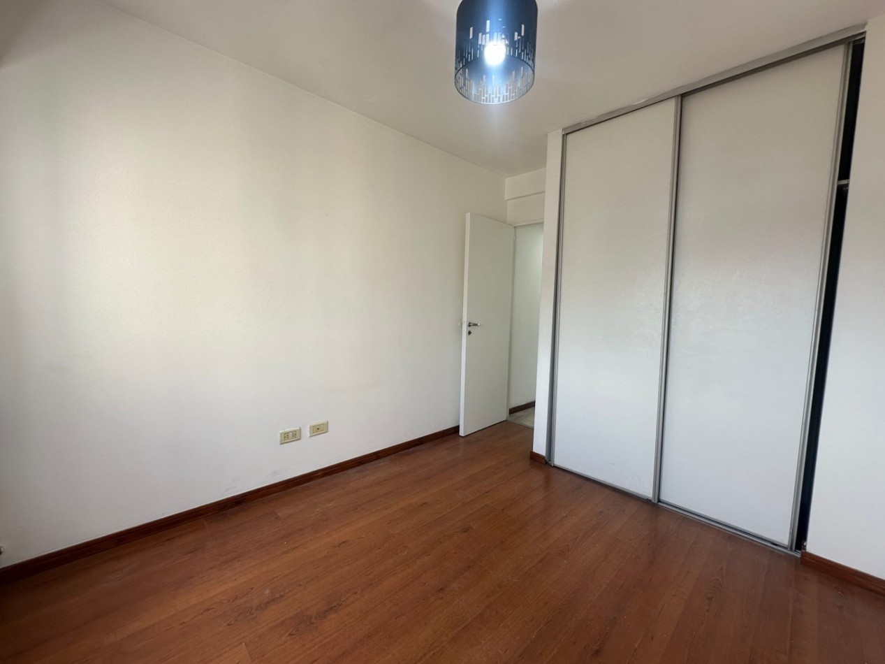 Departamento 2 ambientes en alquiler · 9° piso · Cochera · Lomas de Zamora centro