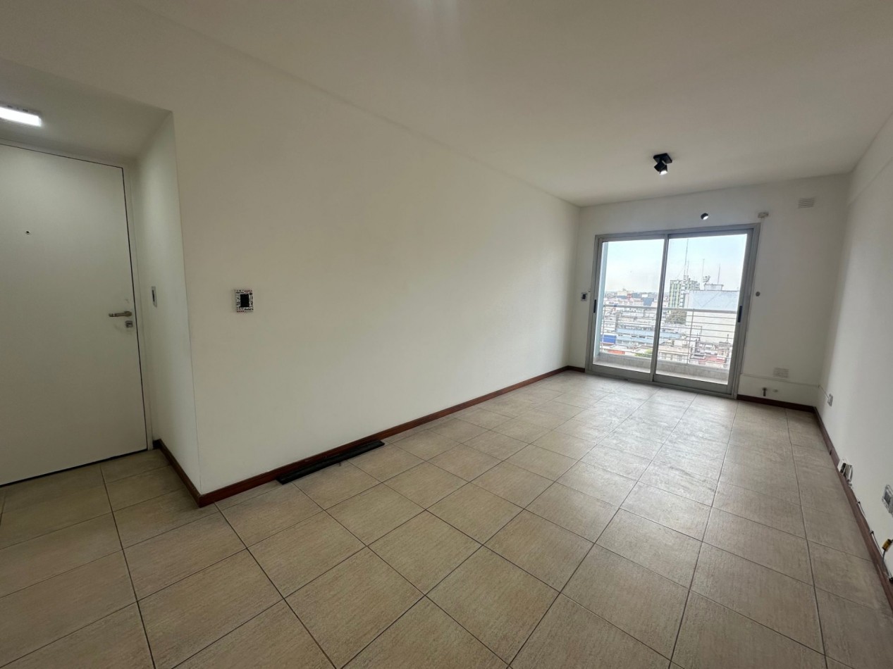 Departamento 2 ambientes en alquiler · 9° piso · Cochera · Lomas de Zamora centro
