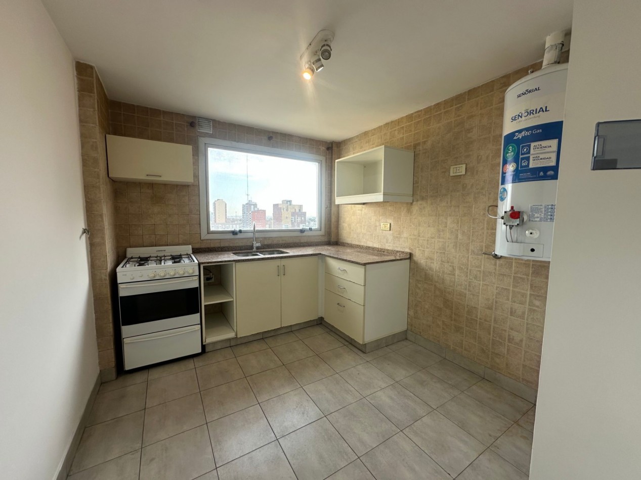 Departamento 2 ambientes en alquiler · 9° piso · Cochera · Lomas de Zamora centro