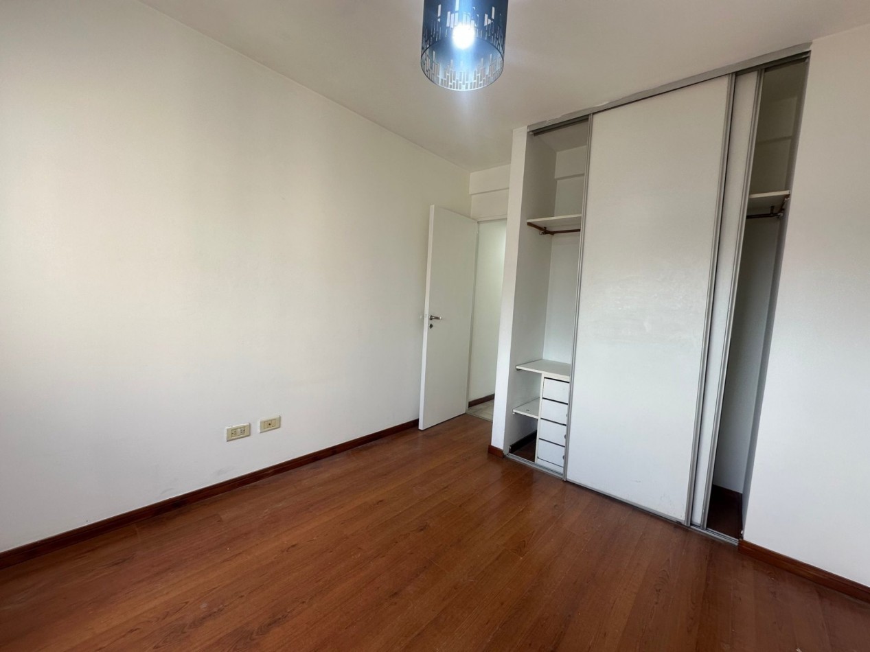 Departamento 2 ambientes en alquiler · 9° piso · Cochera · Lomas de Zamora centro