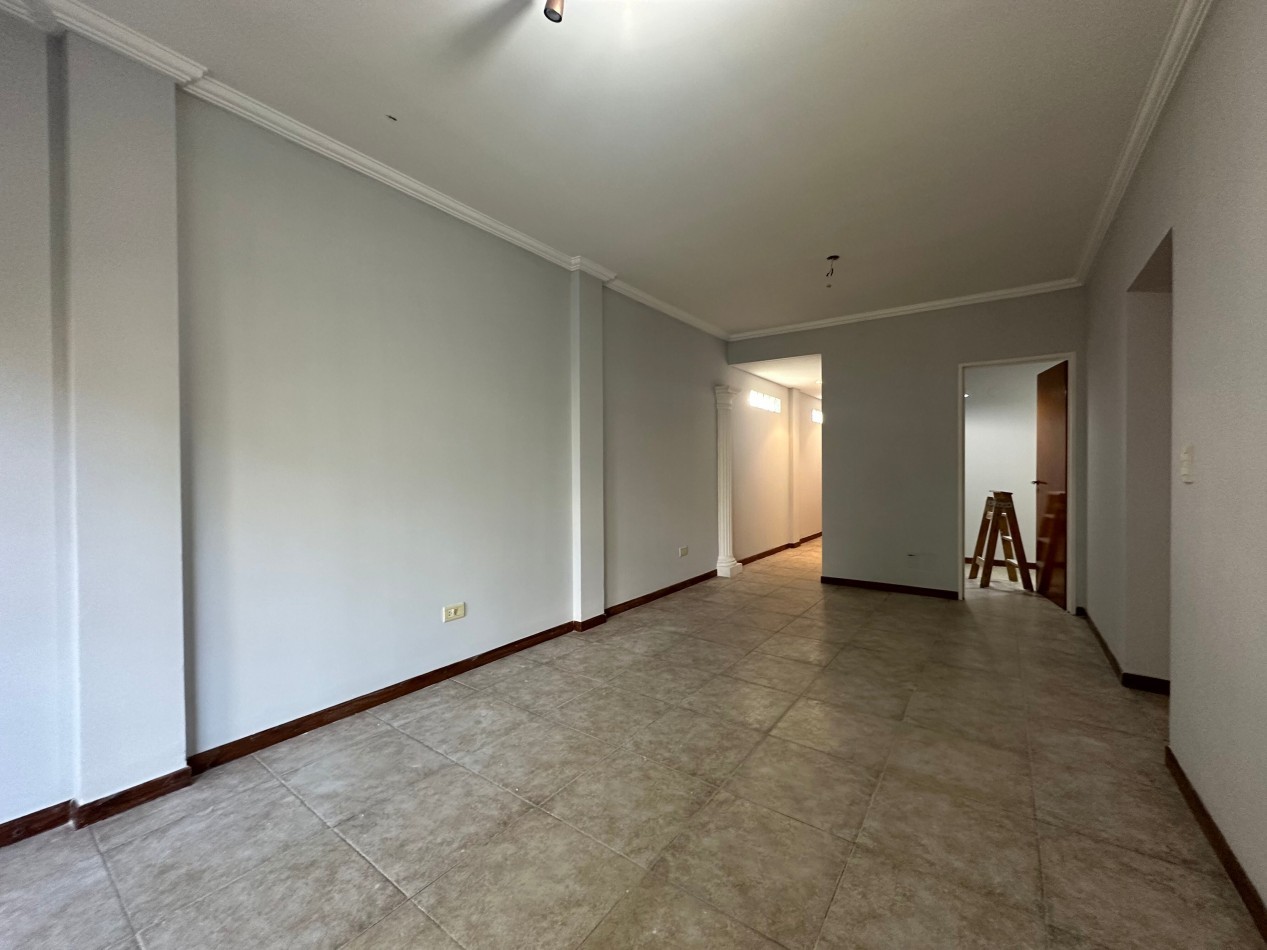 Venta Departamento 4 Ambientes con Cochera y Balcon - 3 Dormitorios - Alvear 350