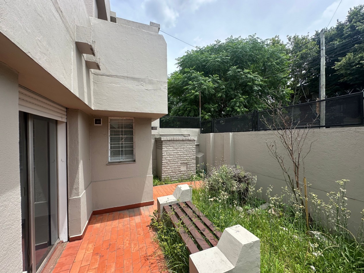 SOLO USO PROFESIONAL Casa tipo PH en alquiler - Esquina Manuel Castro y Pereyra Lucena, Lomas de Zamora