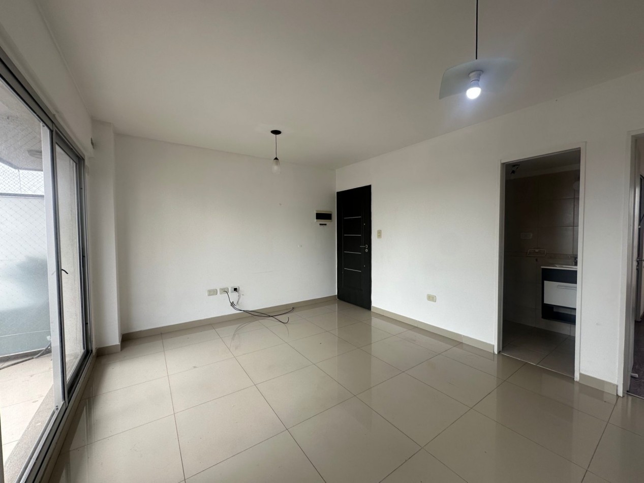 DEPTO 2 AMBIENTES CON COCHERA TERRAZA PRIVADA LOMAS CENTRICO APTO PROFESIONAL