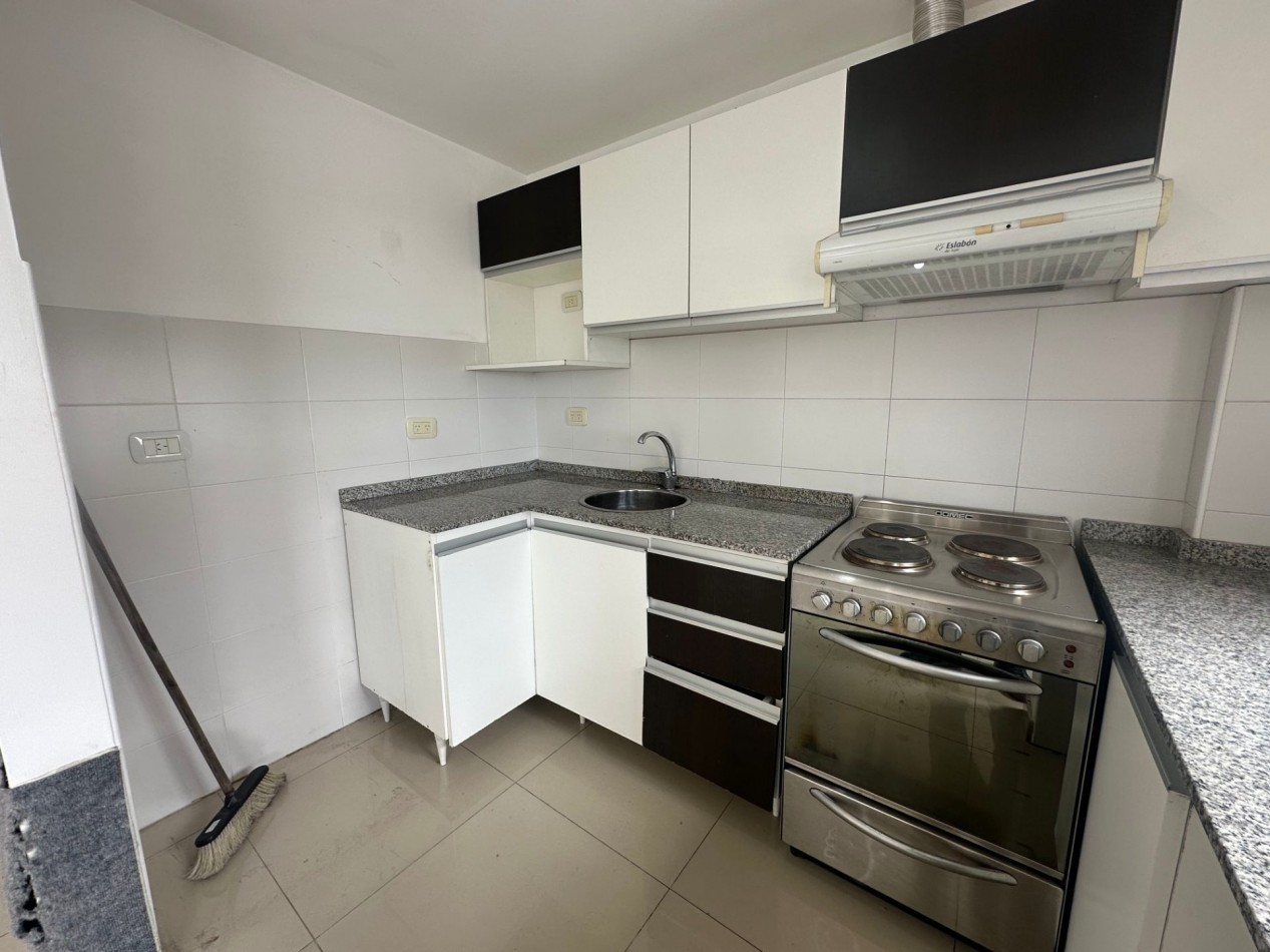 DEPTO 2 AMBIENTES CON COCHERA TERRAZA PRIVADA LOMAS CENTRICO APTO PROFESIONAL