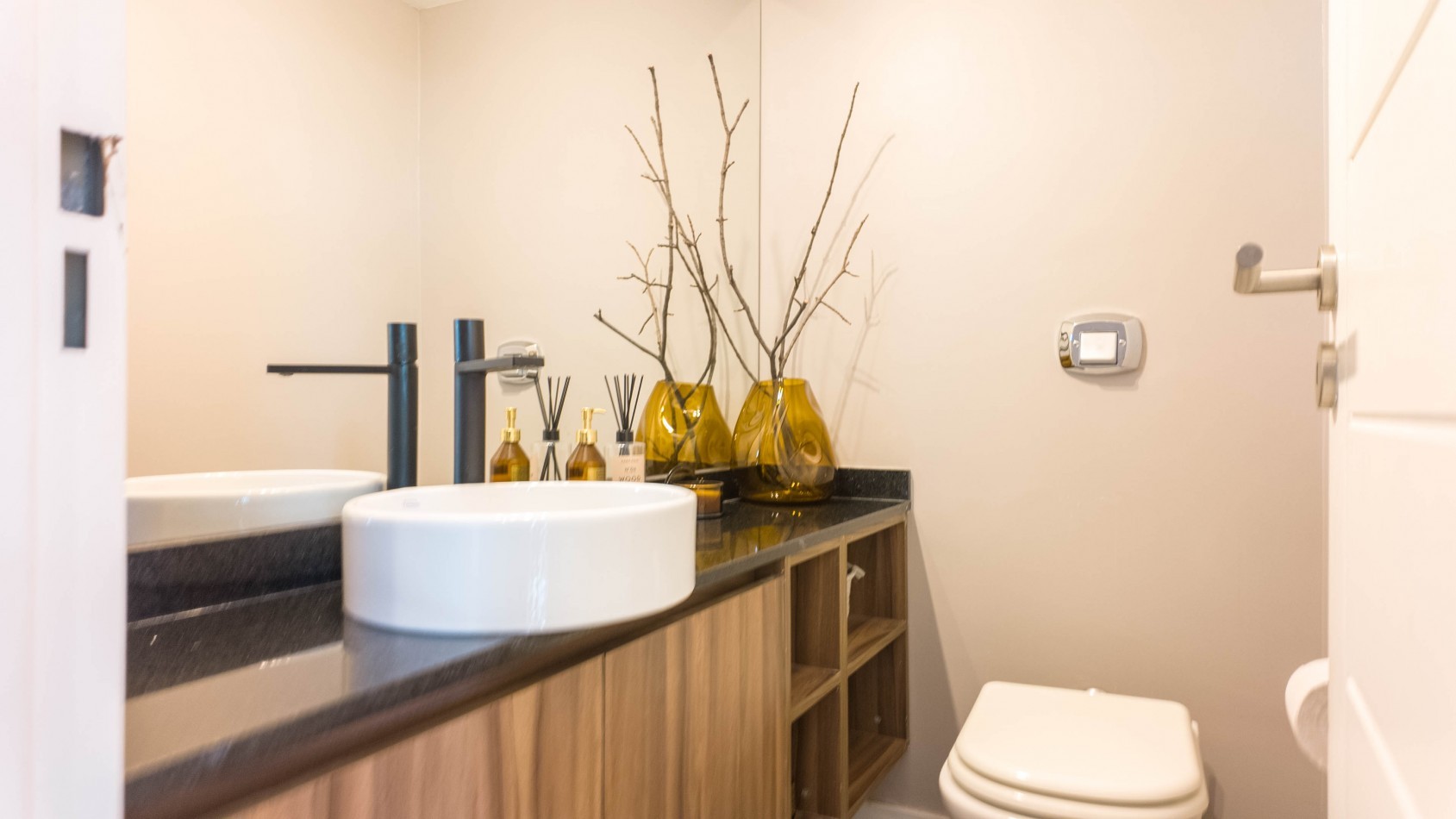 Piso premium 4 ambientes con gran terraza, parrilla y jacuzzi - Cochera - Edificio de categoria - Remedios de escalada