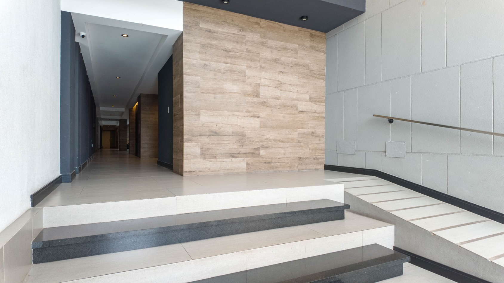 Piso premium 4 ambientes con gran terraza, parrilla y jacuzzi - Cochera - Edificio de categoria - Remedios de escalada