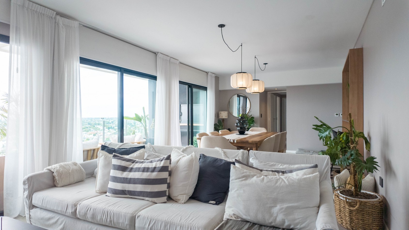 Piso premium 4 ambientes con gran terraza, parrilla y jacuzzi - Cochera - Edificio de categoria - Remedios de escalada
