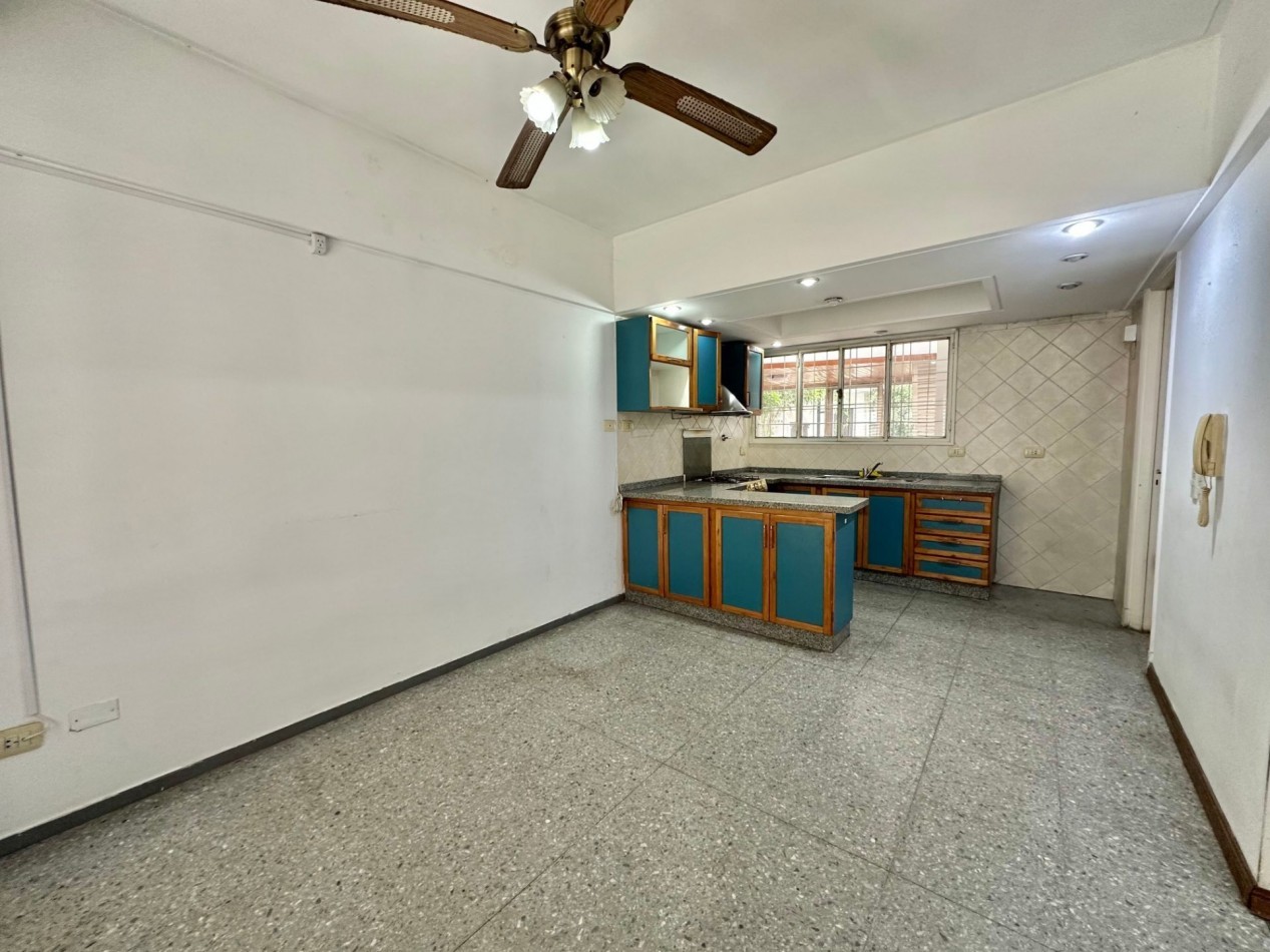 Venta en block - 2 departamentos 3 ambientes con patio y cochera - Temperley