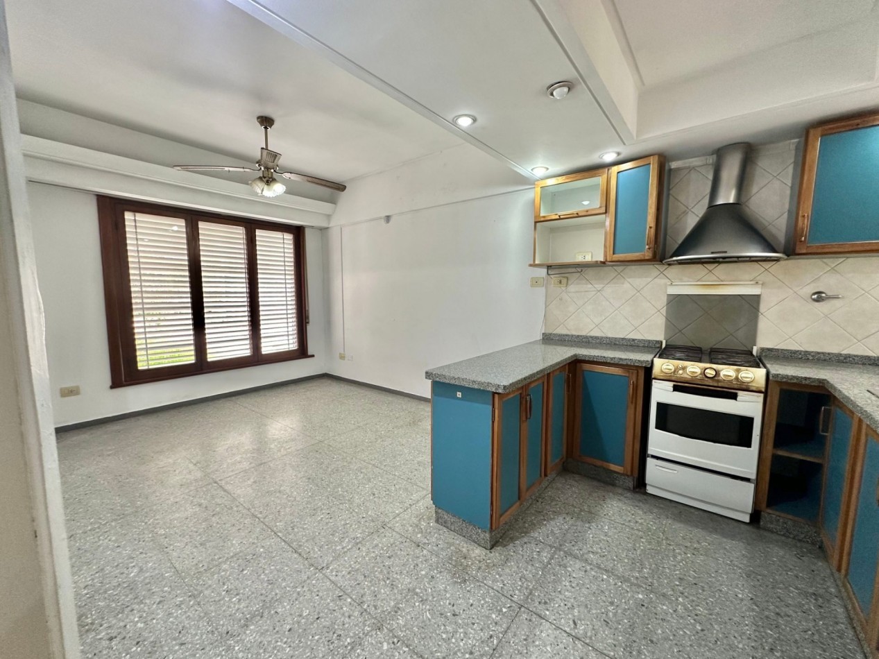 Venta en block - 2 departamentos 3 ambientes con patio y cochera - Temperley