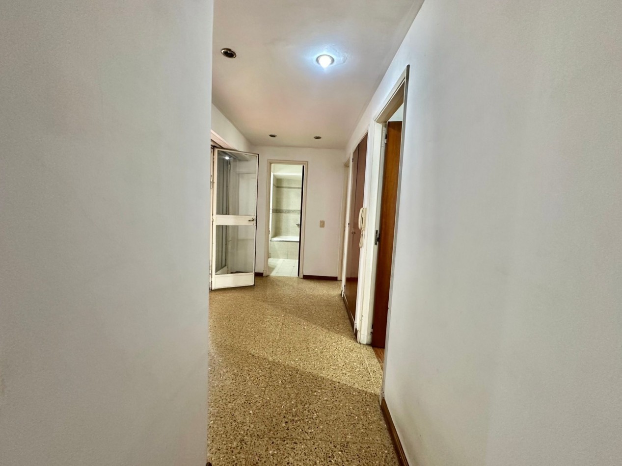 Venta en block - 2 departamentos 3 ambientes con patio y cochera - Temperley